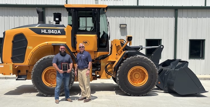 Bodie Grass of H&K Equipment (left) receives the company’s official HD Construction Equipment Hyundai North America dealer plaque from Rich Desmond, district sales manager at Hyundai. (Photo: HD Construction Equipment Hyundai North America)