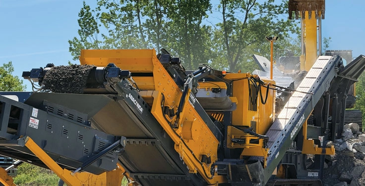 Anaconda demoed its latest mobile impact crusher, the I14R, during its inaugural U.S. open day at Baschmann Services in Elma, New York. (Photo: Portable Plants Staff)
